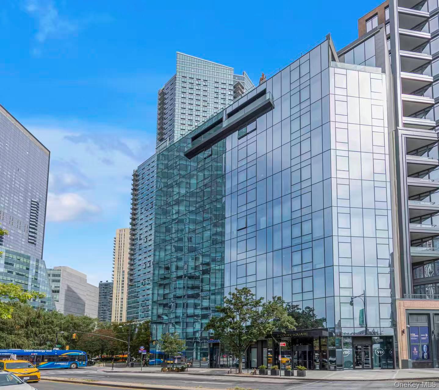 #1 photo, 5 Court Square, クイーンズ区 Long Island City , NY 11101