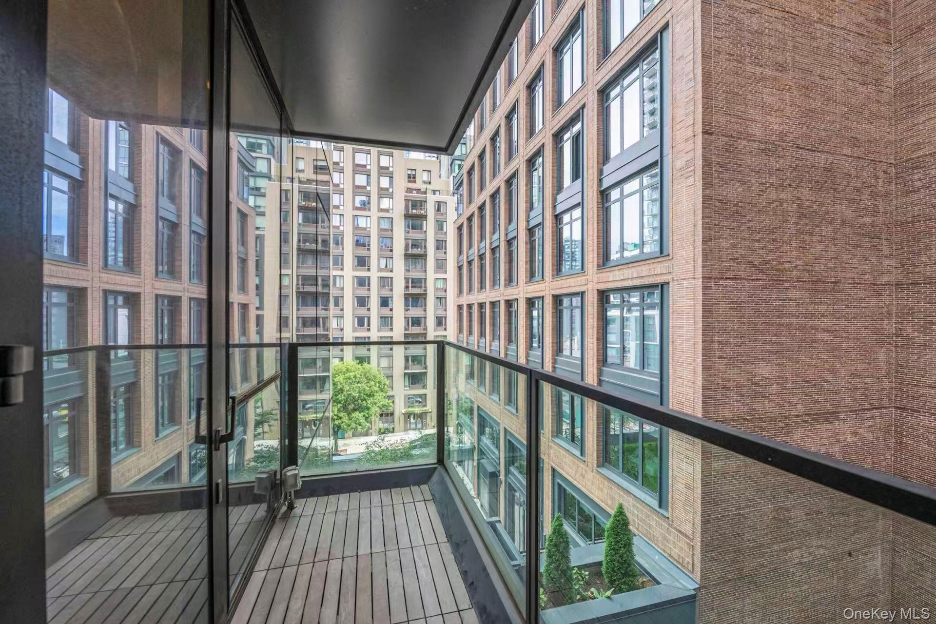 #12 photo, 5 Court Square, クイーンズ区 Long Island City , NY 11101