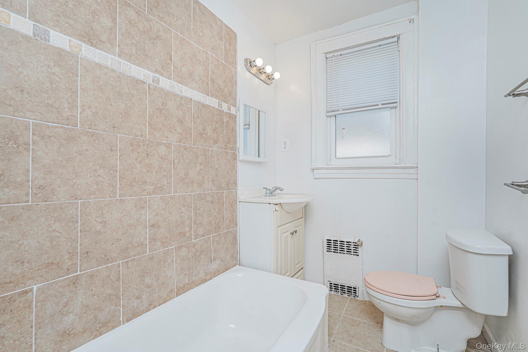 #18 photo, 118-15 203rd Street, クイーンズ区 Saint Albans , NY 11412