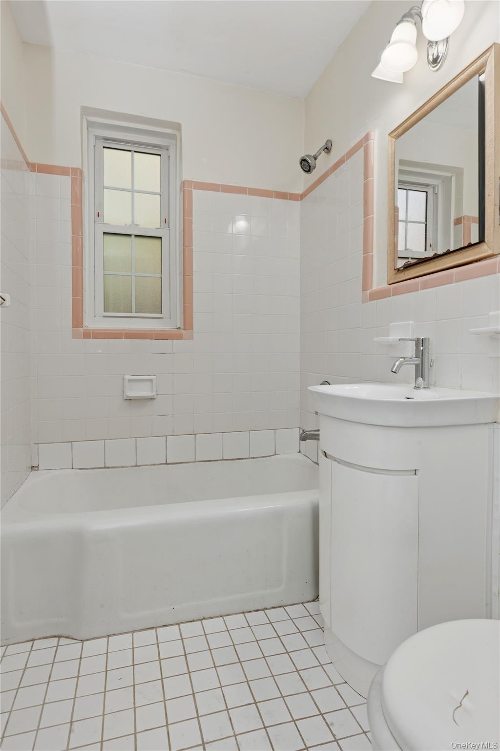 #8 photo, 139-09 84 Drive, クイーンズ区 Briarwood , NY 11435