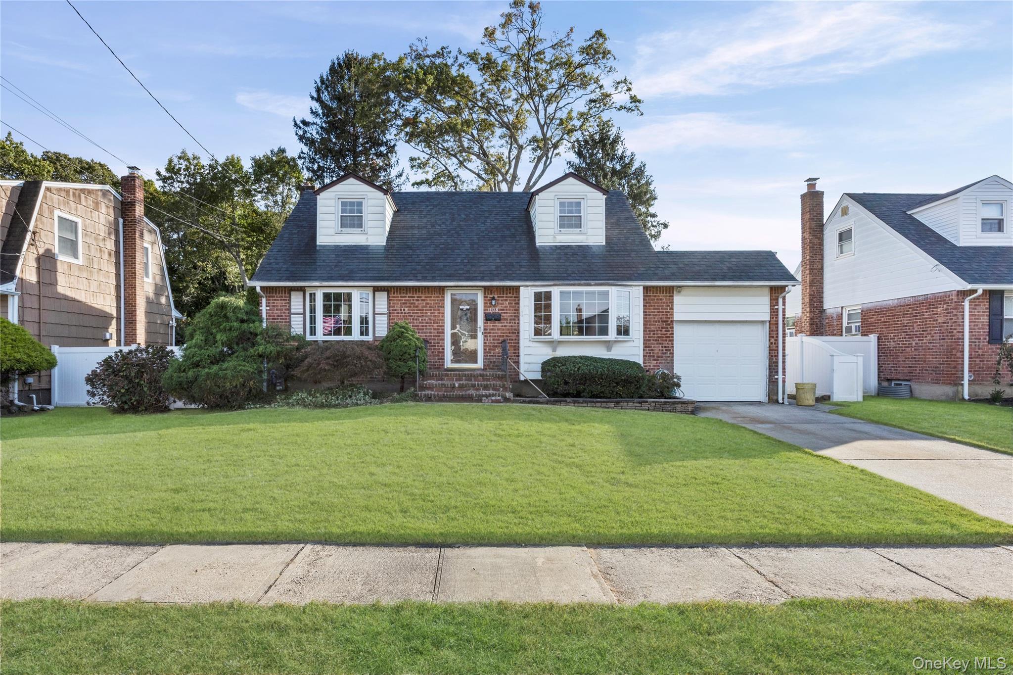 #1 photo, 108 N Richmond Avenue, ナッソー郡 Massapequa , NY 11758