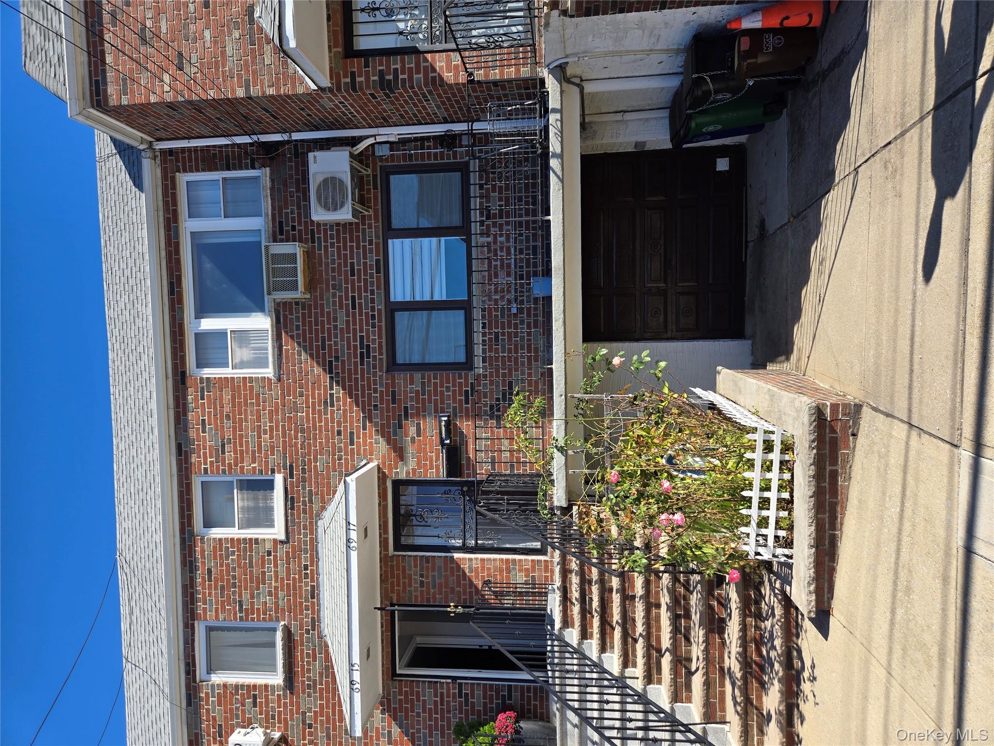 #1 photo, 6917 76th Street, クイーンズ区 Middle Village , NY 11379