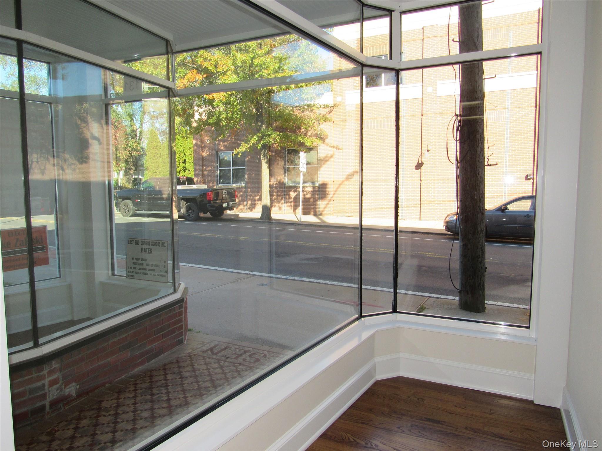 #3 photo, 131 Roanoke Avenue, サフォーク郡 Riverhead , NY 11901