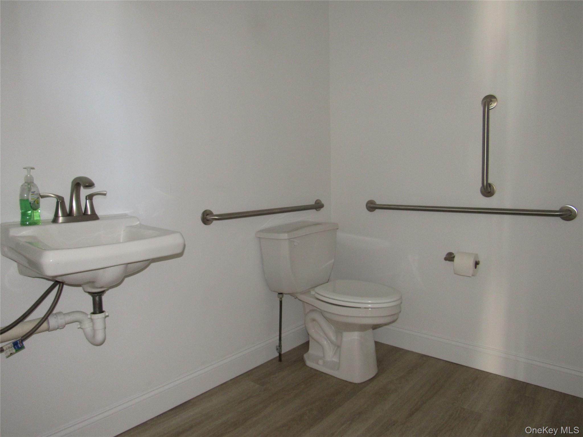 #9 photo, 131 Roanoke Avenue, サフォーク郡 Riverhead , NY 11901