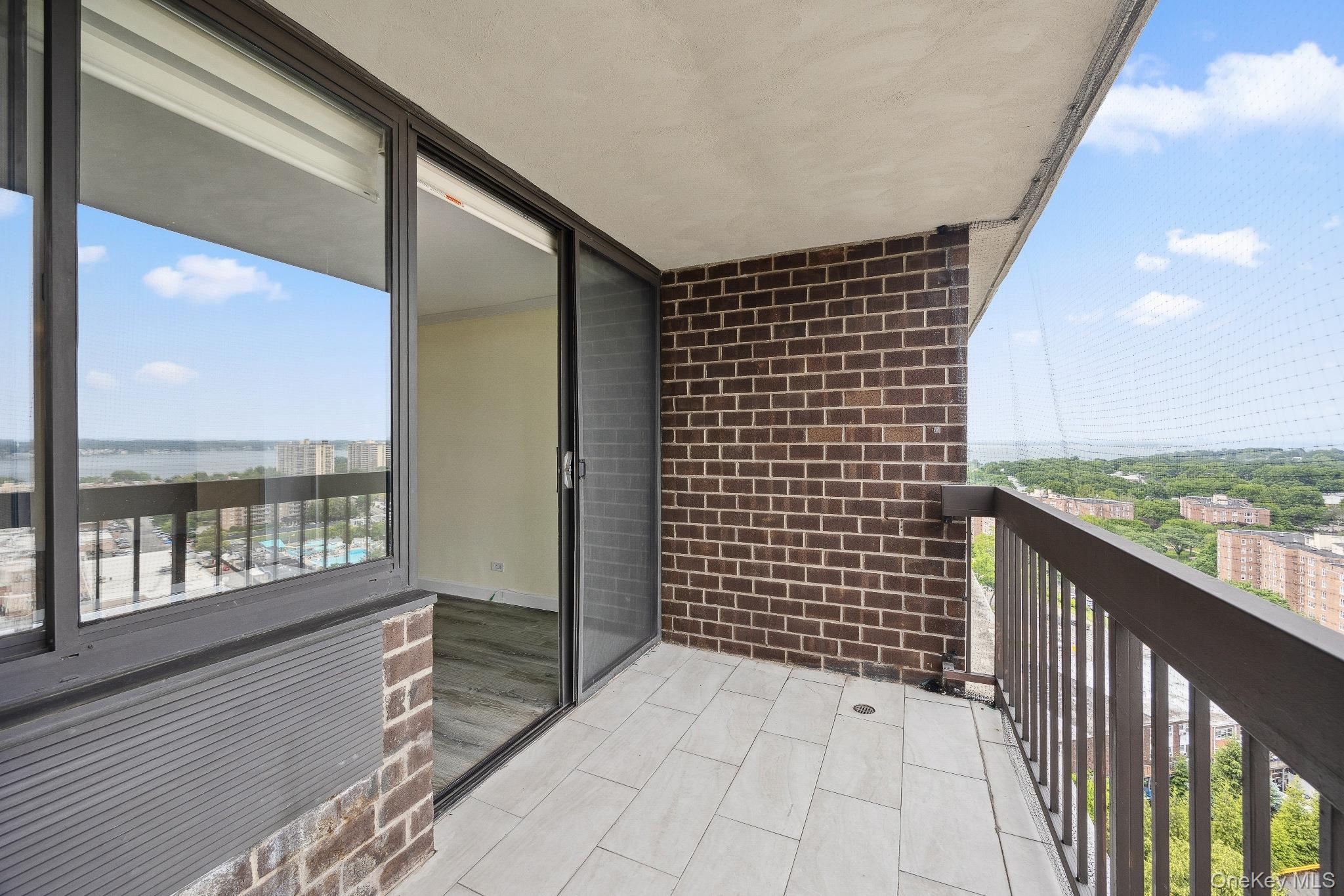 #15 photo, 2 Bay Club Drive, クイーンズ区 Bayside , NY 11360