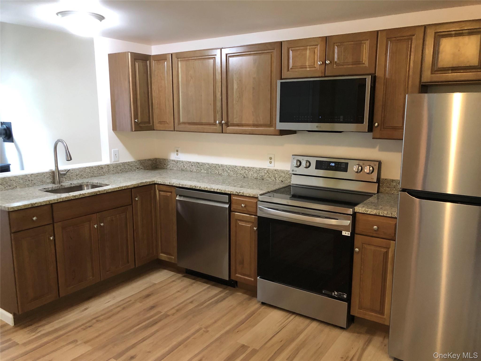 #4 photo, 13 Wake Robin, Call Listing Agent , NY 12020