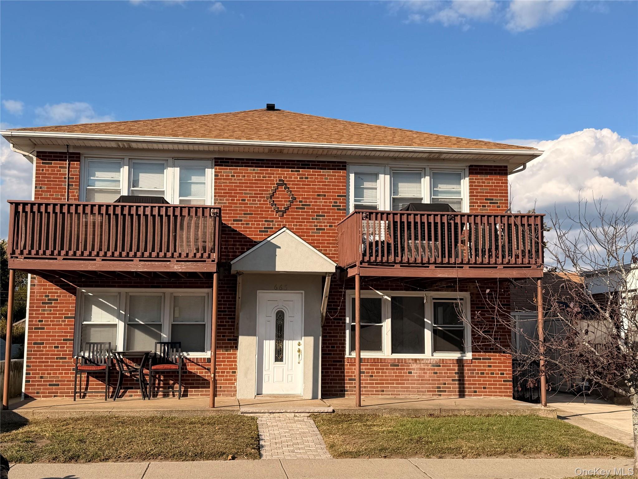 #1 photo, 665 E Broadway, ナッソー郡 Long Beach , NY 11561