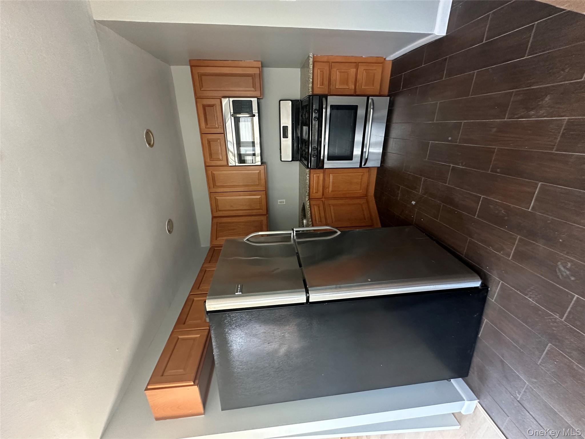 #3 photo, 665 E Broadway, Long Beach , NY 11561