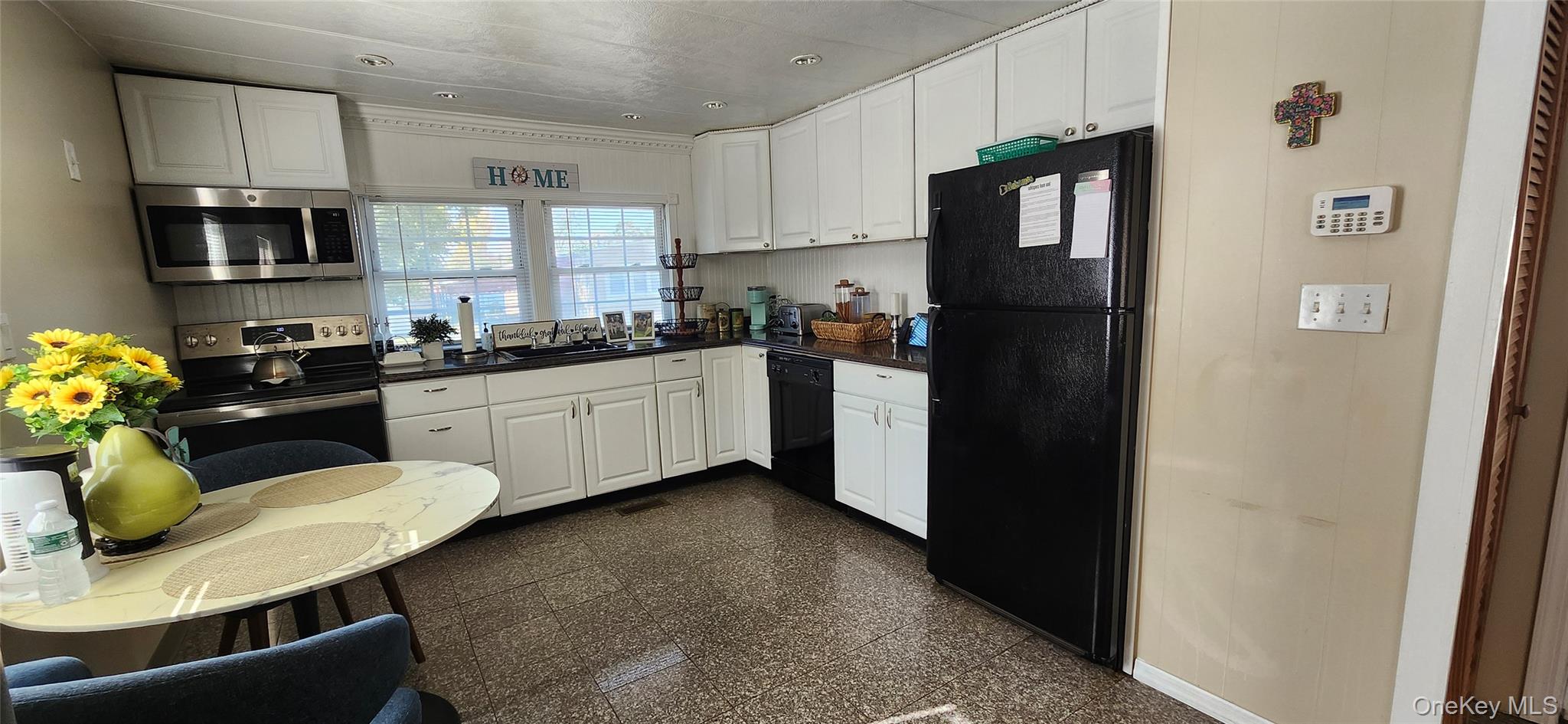 #3 photo, 75 Minuteman Drive, サフォーク郡 Bohemia , NY 11716