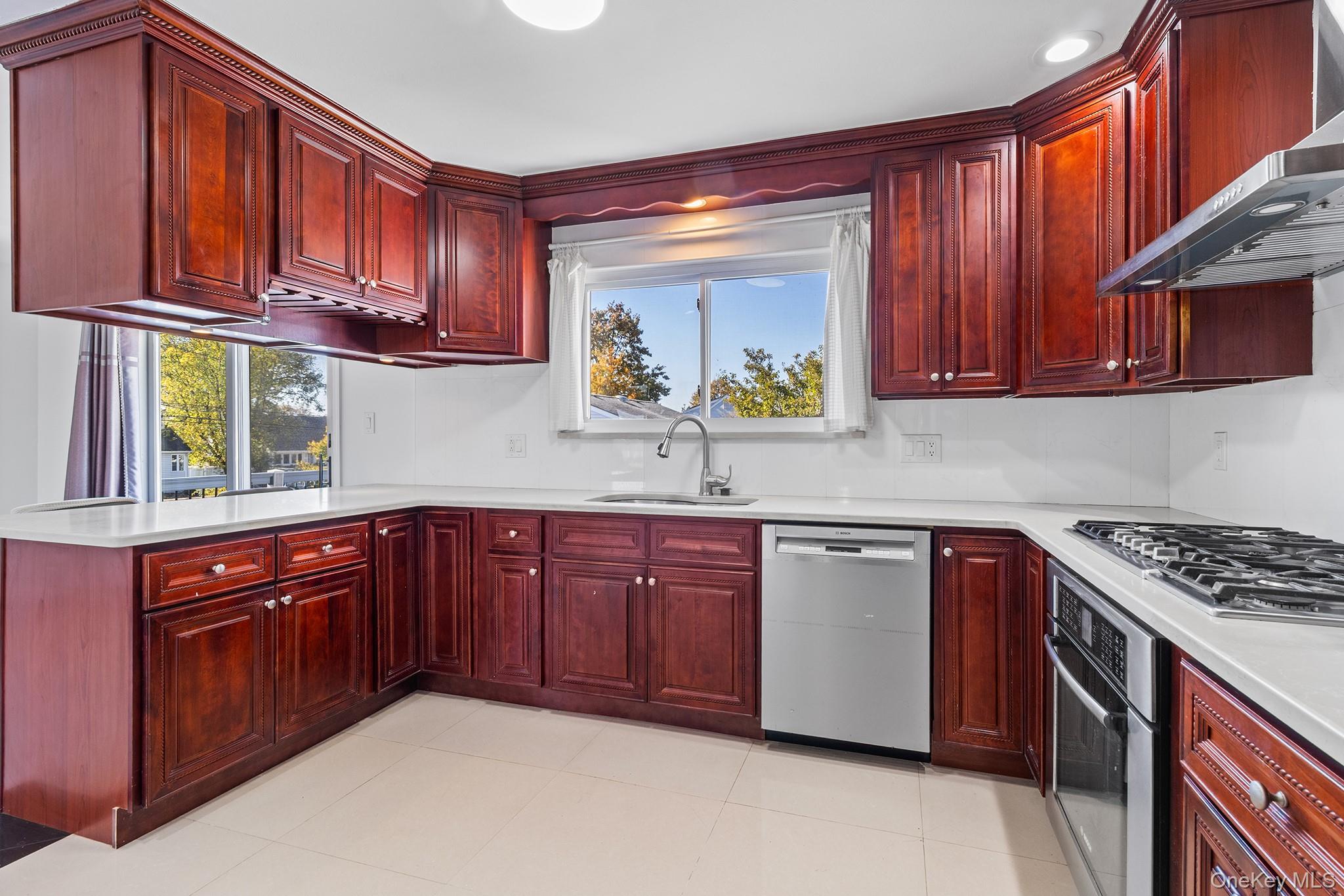 #10 photo, 74 Venetian Prom, サフォーク郡 Lindenhurst , NY 11757