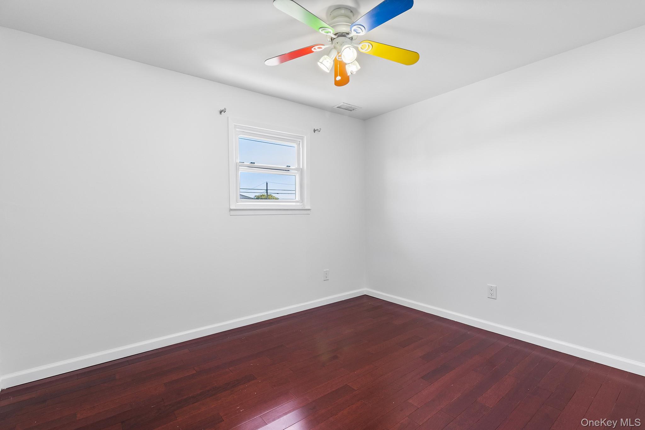 #13 photo, 74 Venetian Prom, サフォーク郡 Lindenhurst , NY 11757