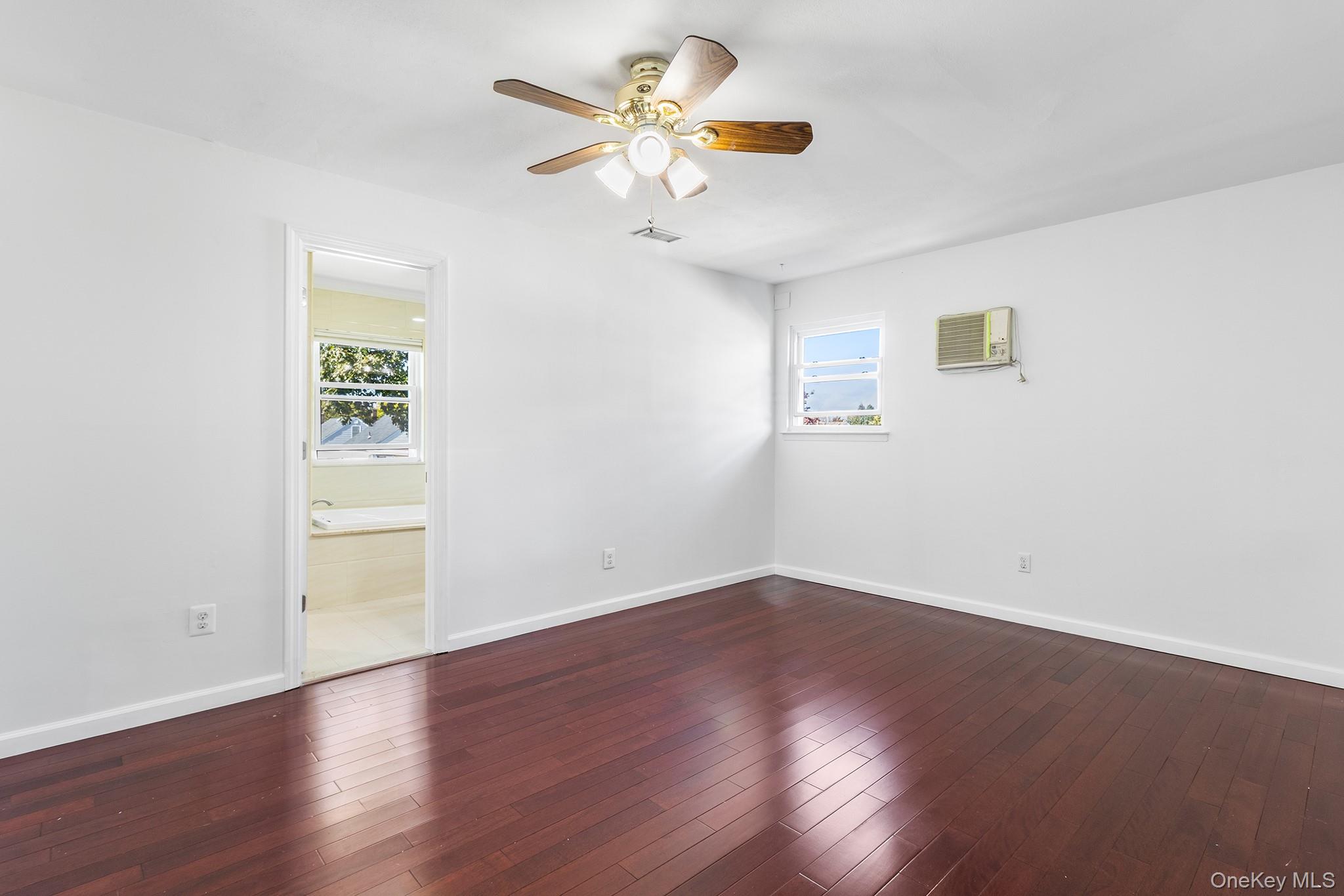 #16 photo, 74 Venetian Prom, サフォーク郡 Lindenhurst , NY 11757