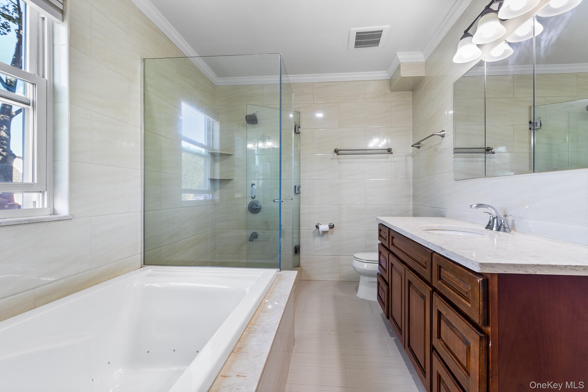 #19 photo, 74 Venetian Prom, サフォーク郡 Lindenhurst , NY 11757