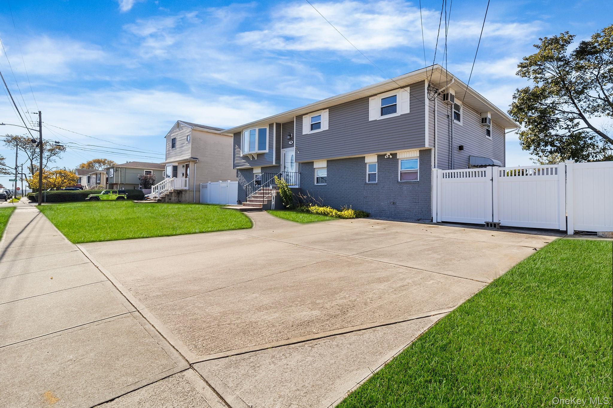 #2 photo, 74 Venetian Prom, サフォーク郡 Lindenhurst , NY 11757