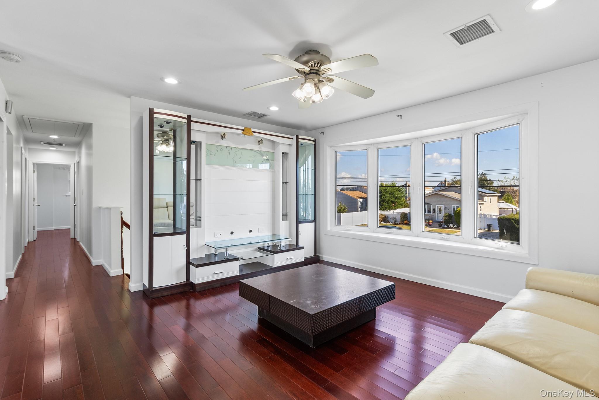 #4 photo, 74 Venetian Prom, サフォーク郡 Lindenhurst , NY 11757