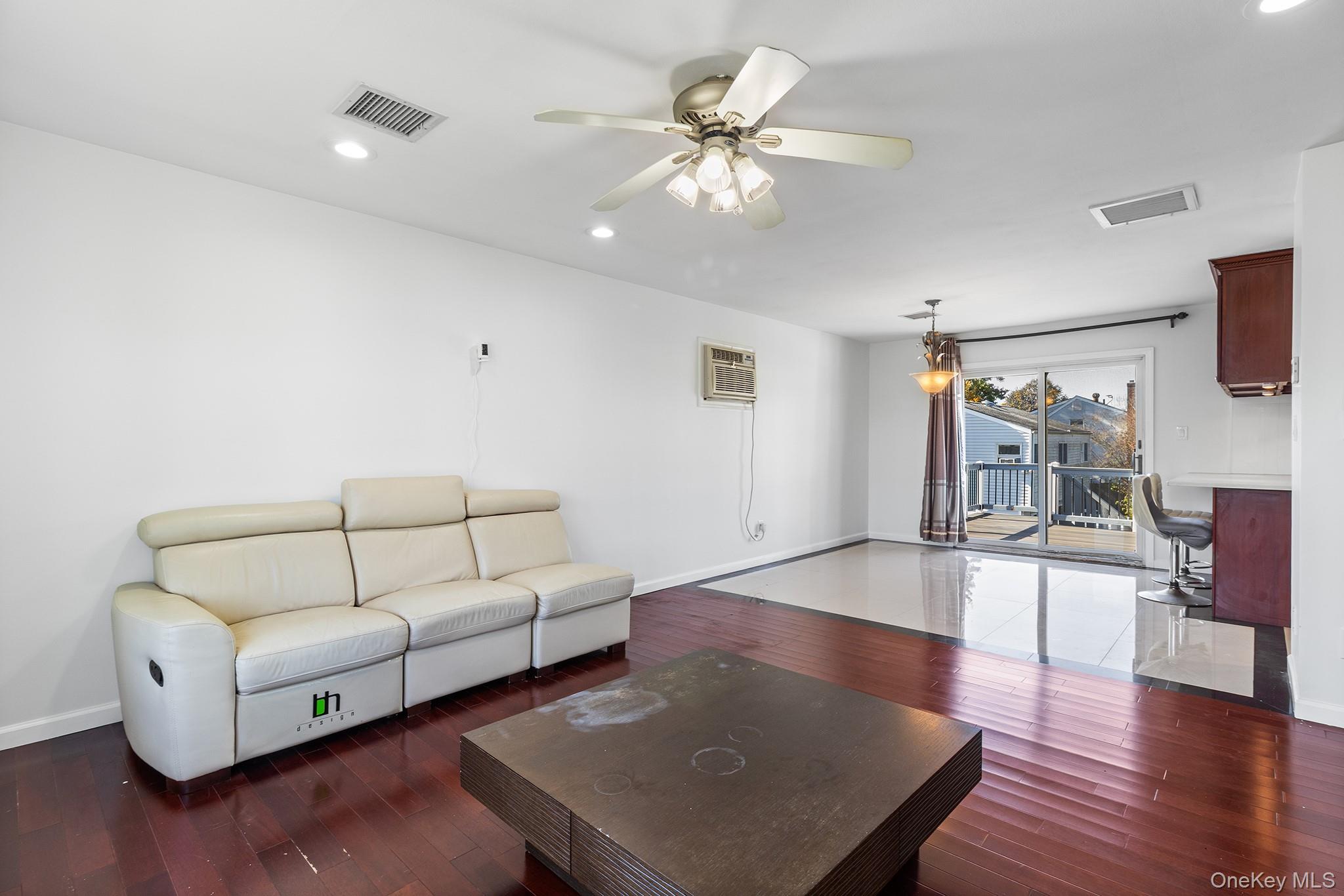 #6 photo, 74 Venetian Prom, サフォーク郡 Lindenhurst , NY 11757