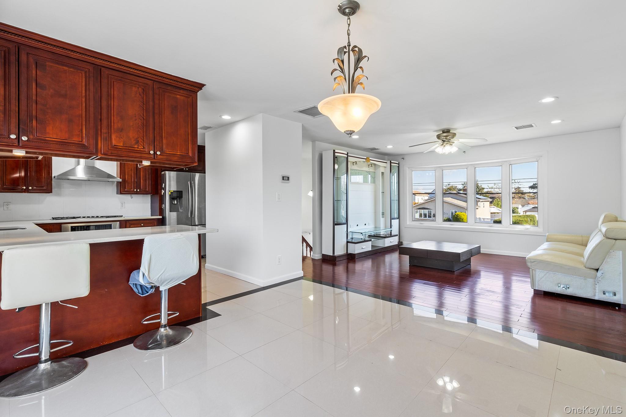 #8 photo, 74 Venetian Prom, サフォーク郡 Lindenhurst , NY 11757