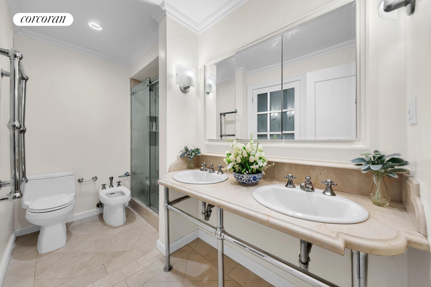 #11 photo, 10 W 66TH Street, マンハッタン Lincoln Square , NY 10023