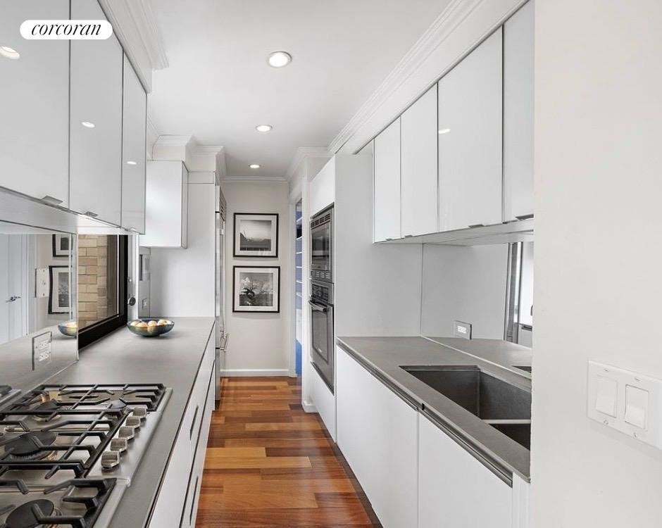 #8 photo, 10 W 66TH Street, マンハッタン Lincoln Square , NY 10023