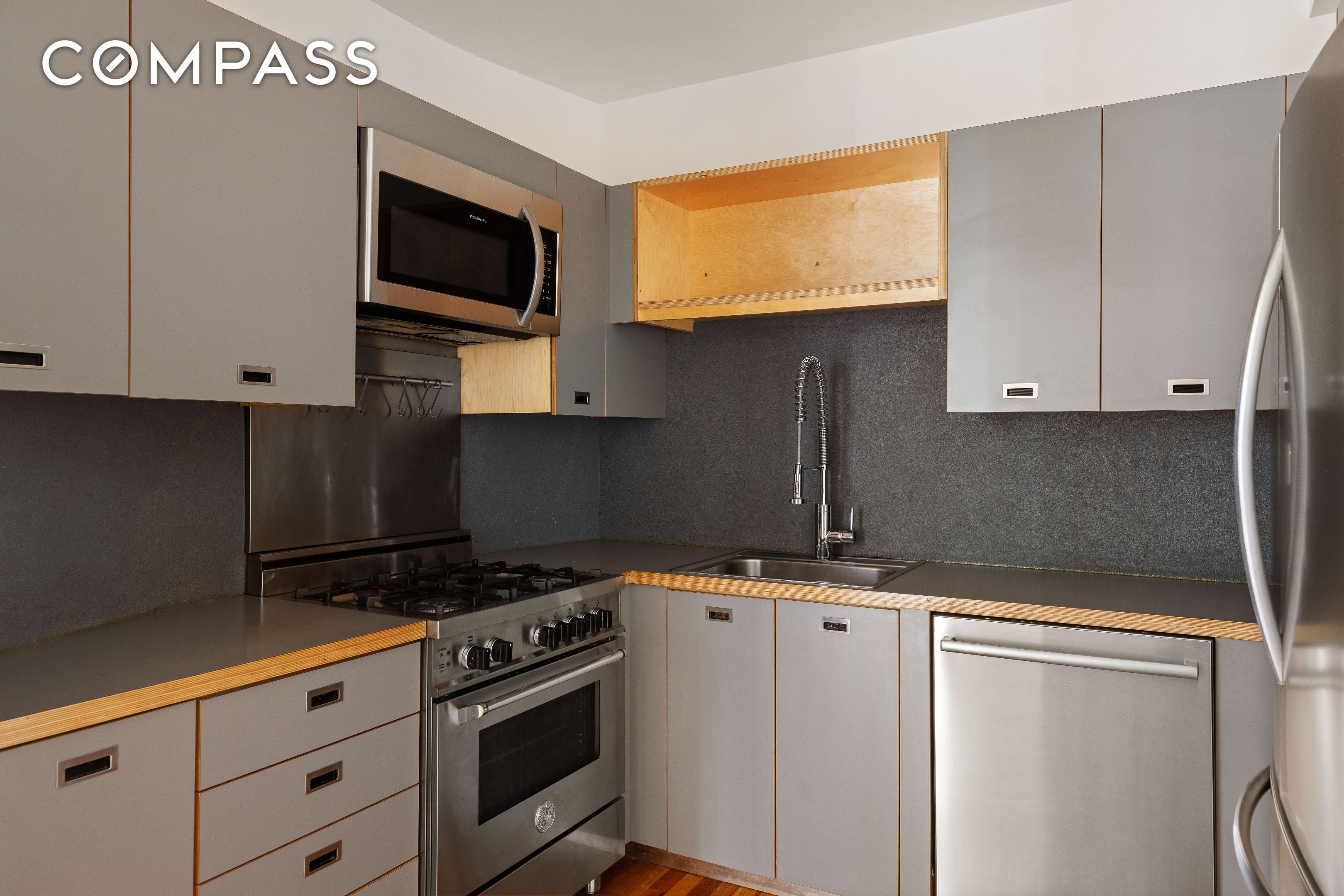 #4 photo, Brooklyn, DUMBO , NY 11201