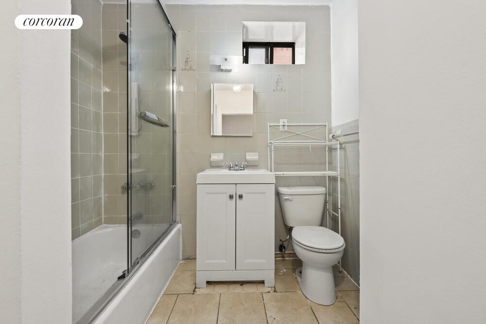 #13 photo, 319 E 105TH Street, マンハッタン East Harlem , NY 10029