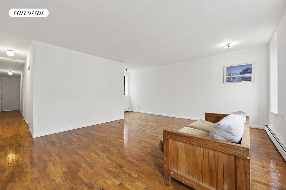 #2 photo, 319 E 105TH Street, マンハッタン East Harlem , NY 10029