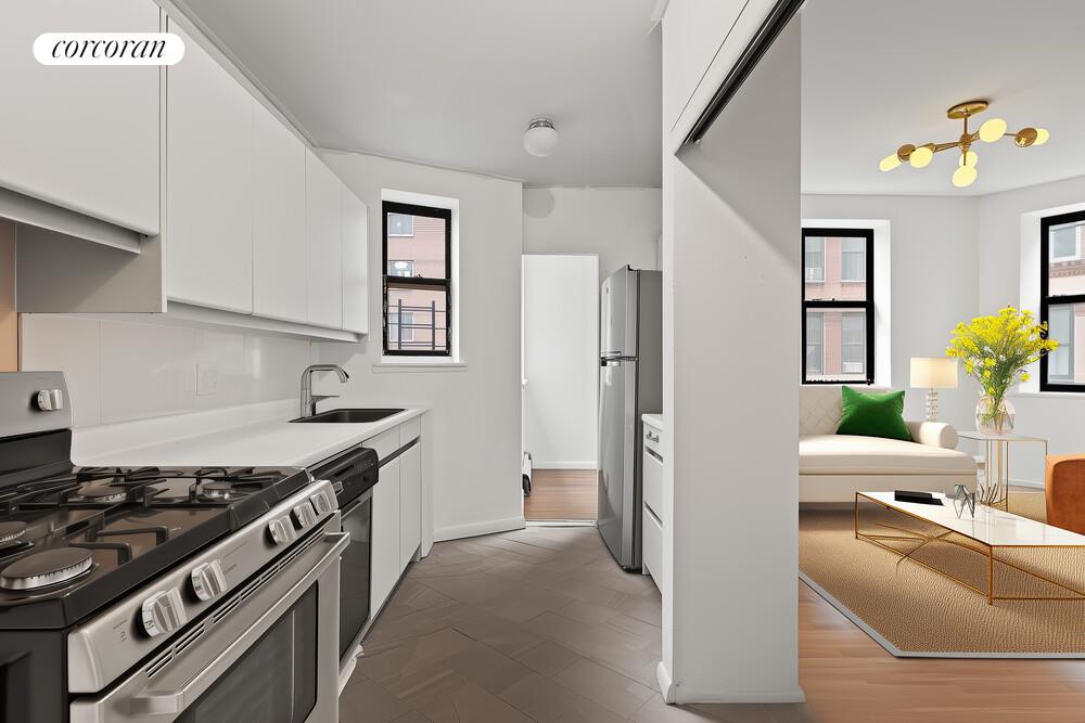 #3 photo, 319 E 105TH Street, マンハッタン East Harlem , NY 10029