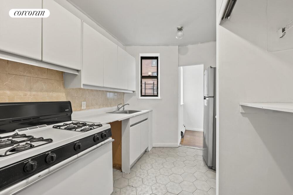 #4 photo, 319 E 105TH Street, マンハッタン East Harlem , NY 10029