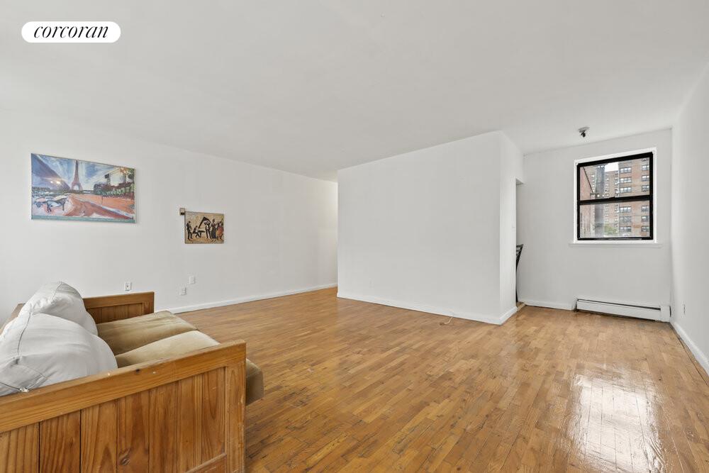 #5 photo, 319 E 105TH Street, マンハッタン East Harlem , NY 10029