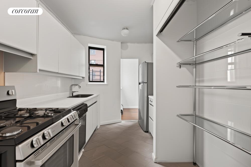 #6 photo, 319 E 105TH Street, マンハッタン East Harlem , NY 10029