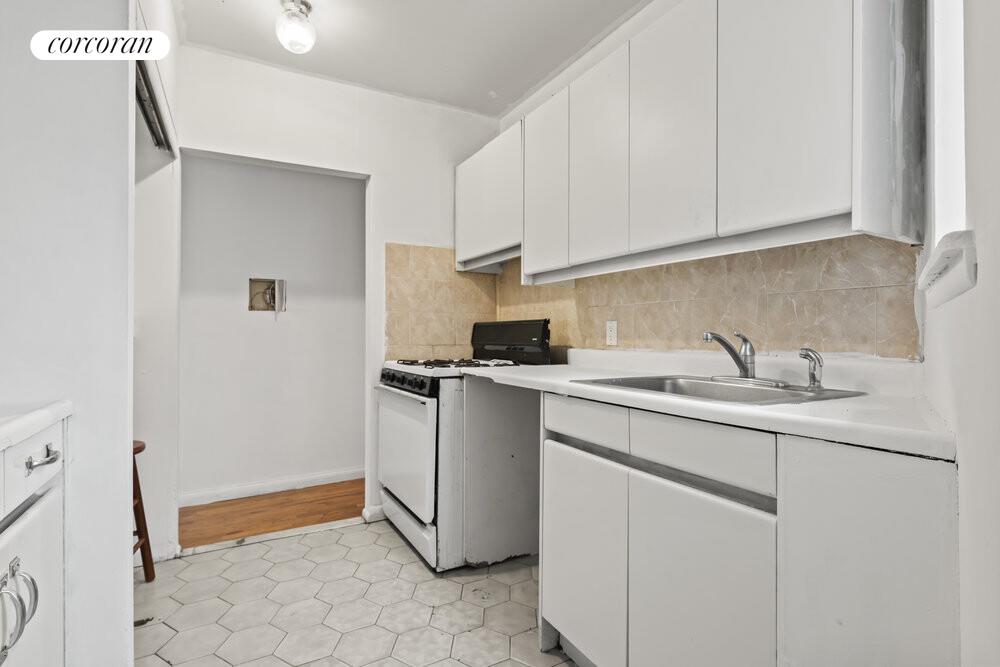 #7 photo, 319 E 105TH Street, マンハッタン East Harlem , NY 10029