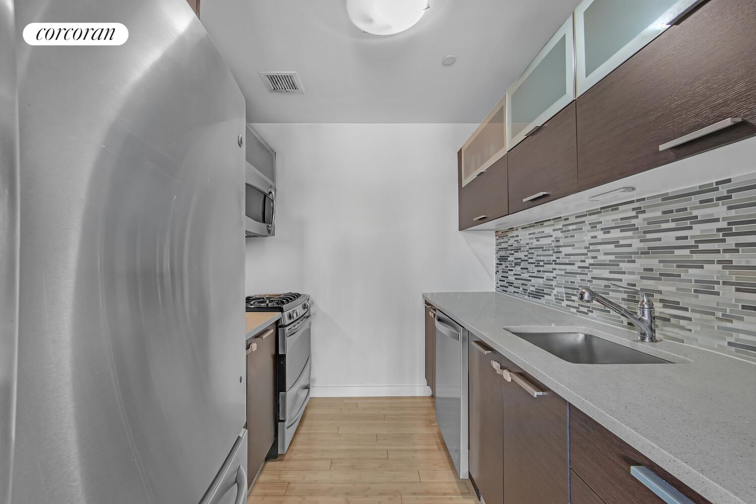 #2 photo, 353 E 104TH Street, マンハッタン East Harlem , NY 10029