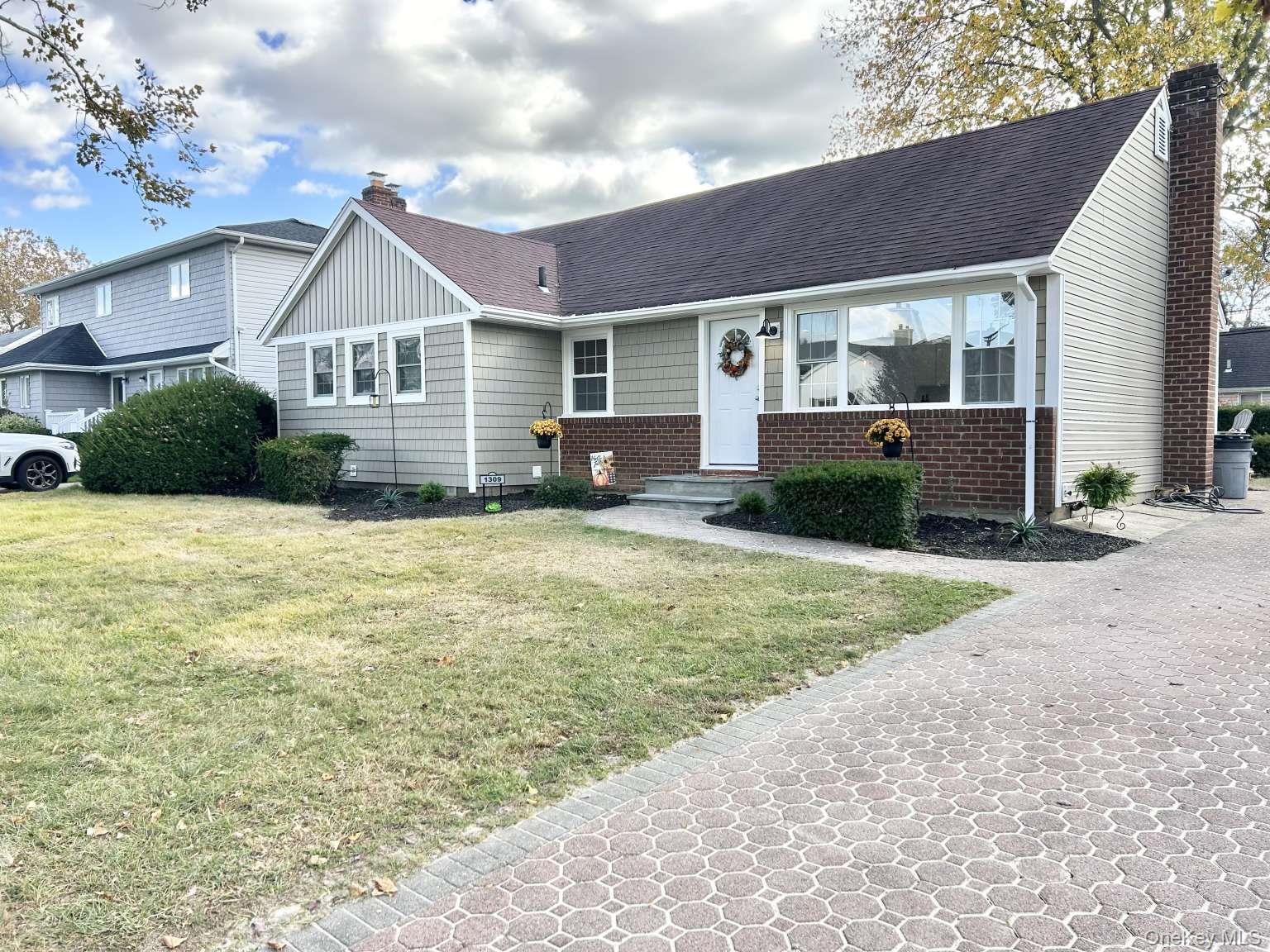 #1 photo, 1390 Wilson Road, ナッソー郡 East Meadow , NY 11554