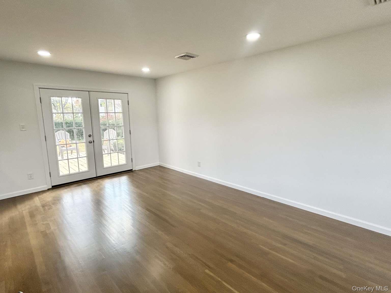 #11 photo, 1390 Wilson Road, ナッソー郡 East Meadow , NY 11554