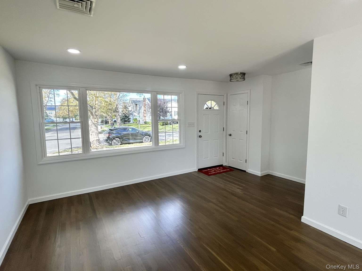 #12 photo, 1390 Wilson Road, ナッソー郡 East Meadow , NY 11554