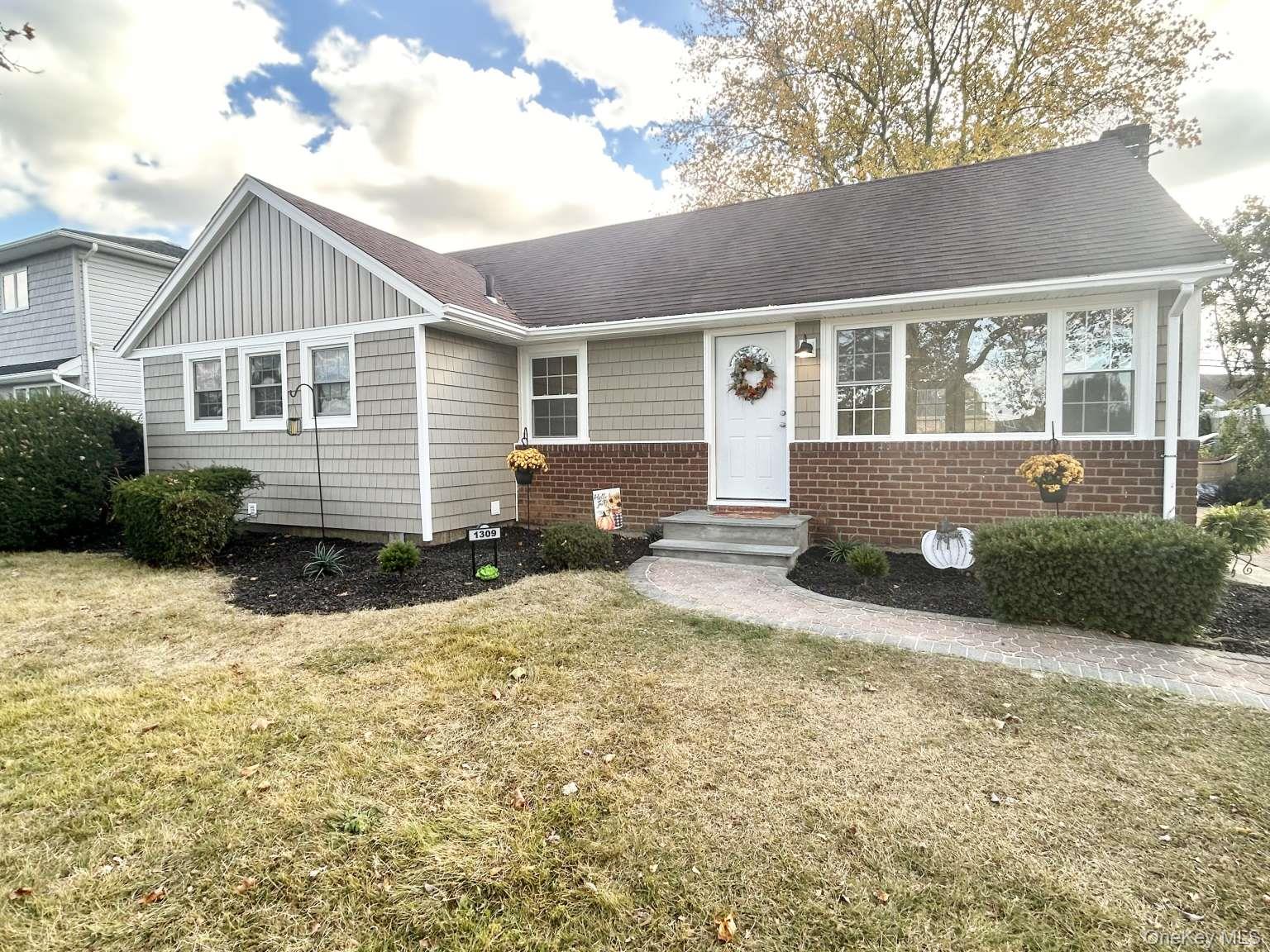 #2 photo, 1390 Wilson Road, ナッソー郡 East Meadow , NY 11554