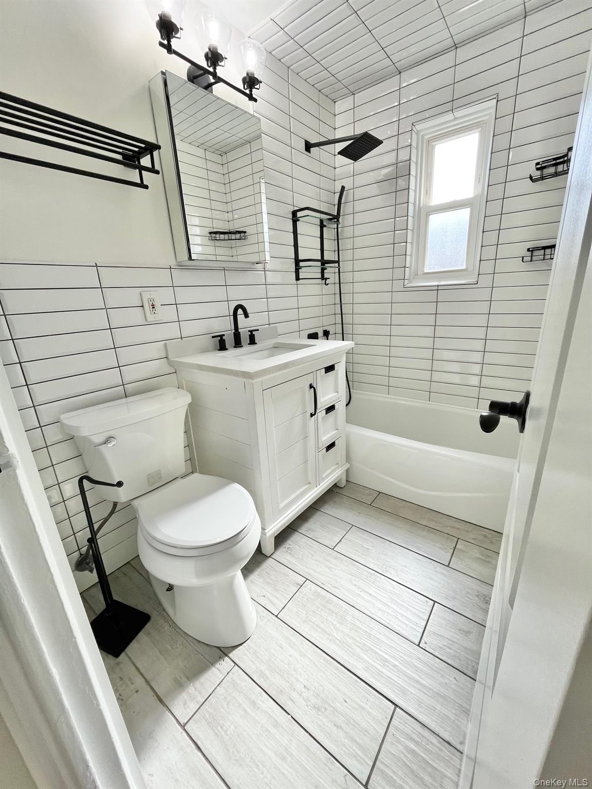 #19 photo, 450 Pelham Road, New Rochelle , NY 10805