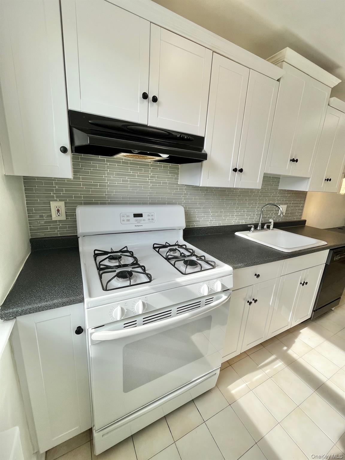 #5 photo, 450 Pelham Road, New Rochelle , NY 10805