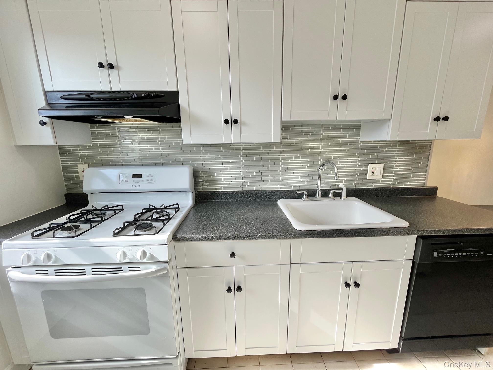 #6 photo, 450 Pelham Road, New Rochelle , NY 10805