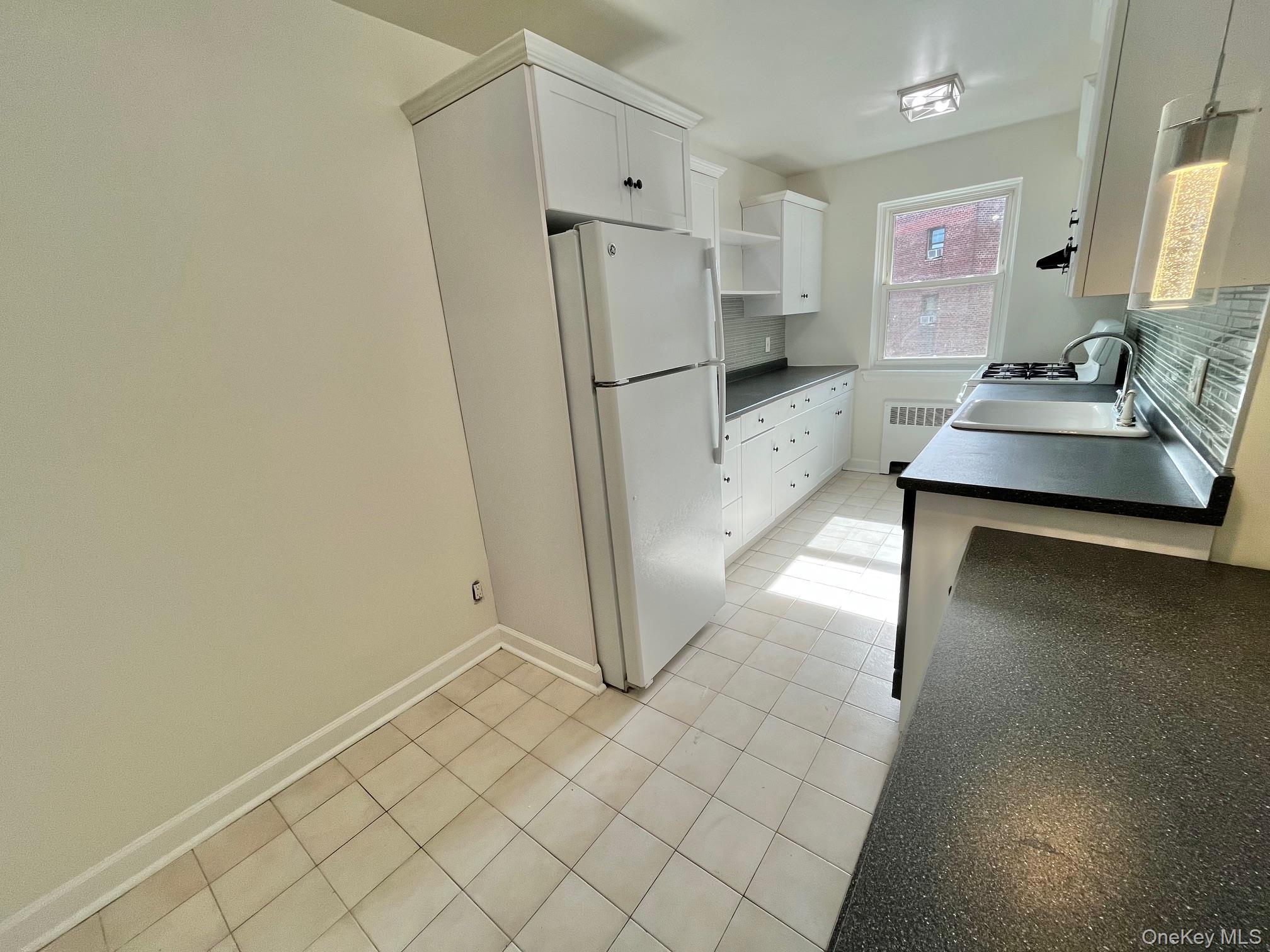 #7 photo, 450 Pelham Road, New Rochelle , NY 10805