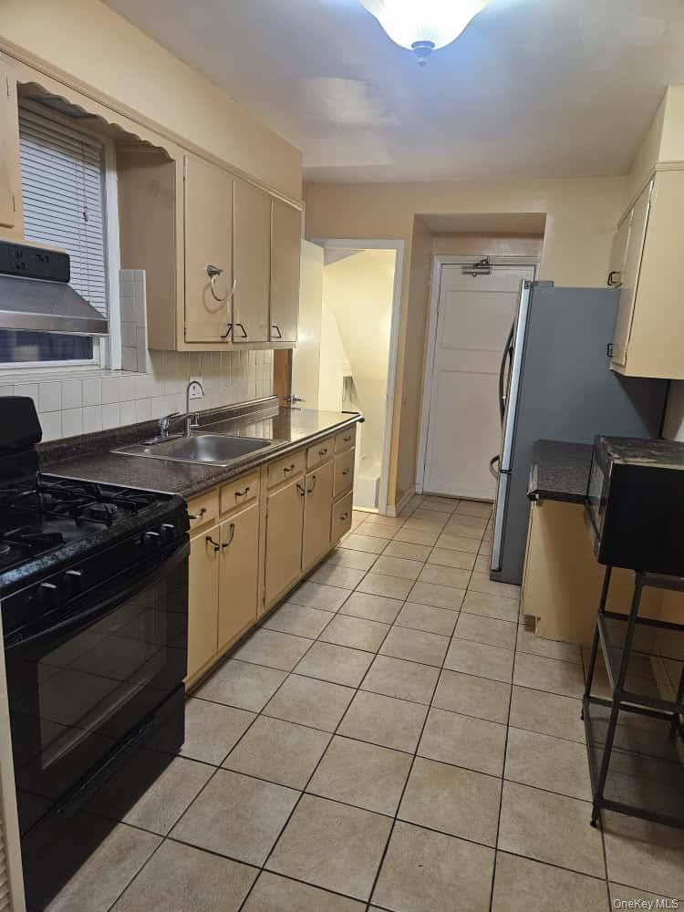 #9 photo, 13929 87th Road, Jamaica , NY 11435