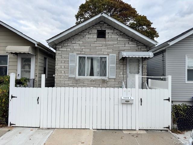 #2 photo, 3249 Barkley Avenue, ブロンクス区 Bronx , NY 10465