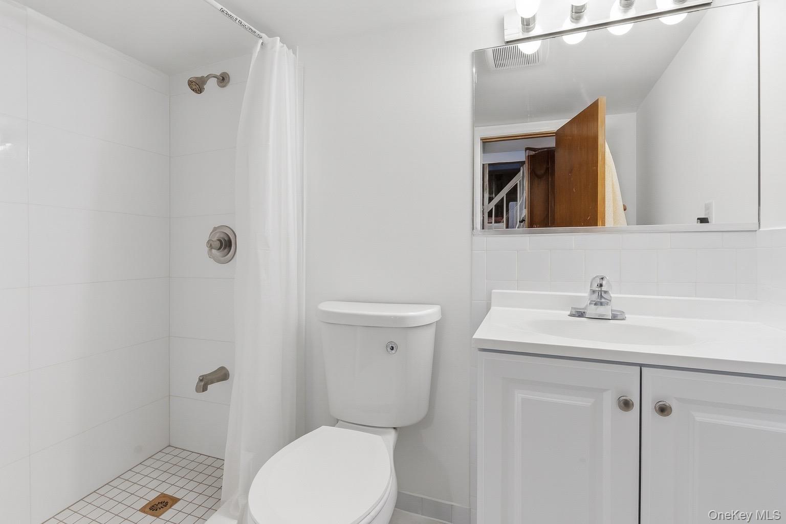 #8 photo, 4826 193rd Street, Fresh Meadows , NY 11365