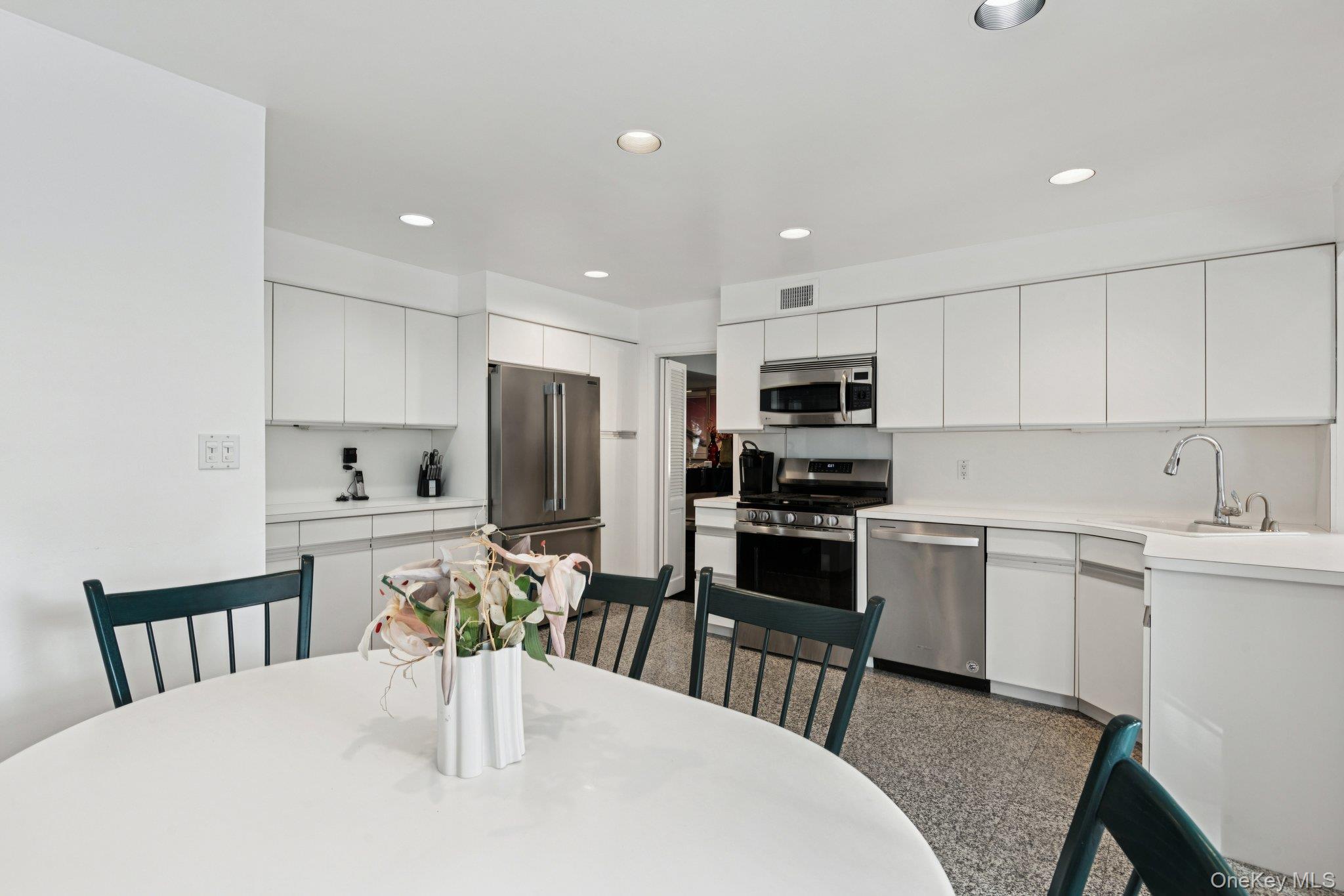 #14 photo, 987 S End, ナッソー郡 Woodmere , NY 11598