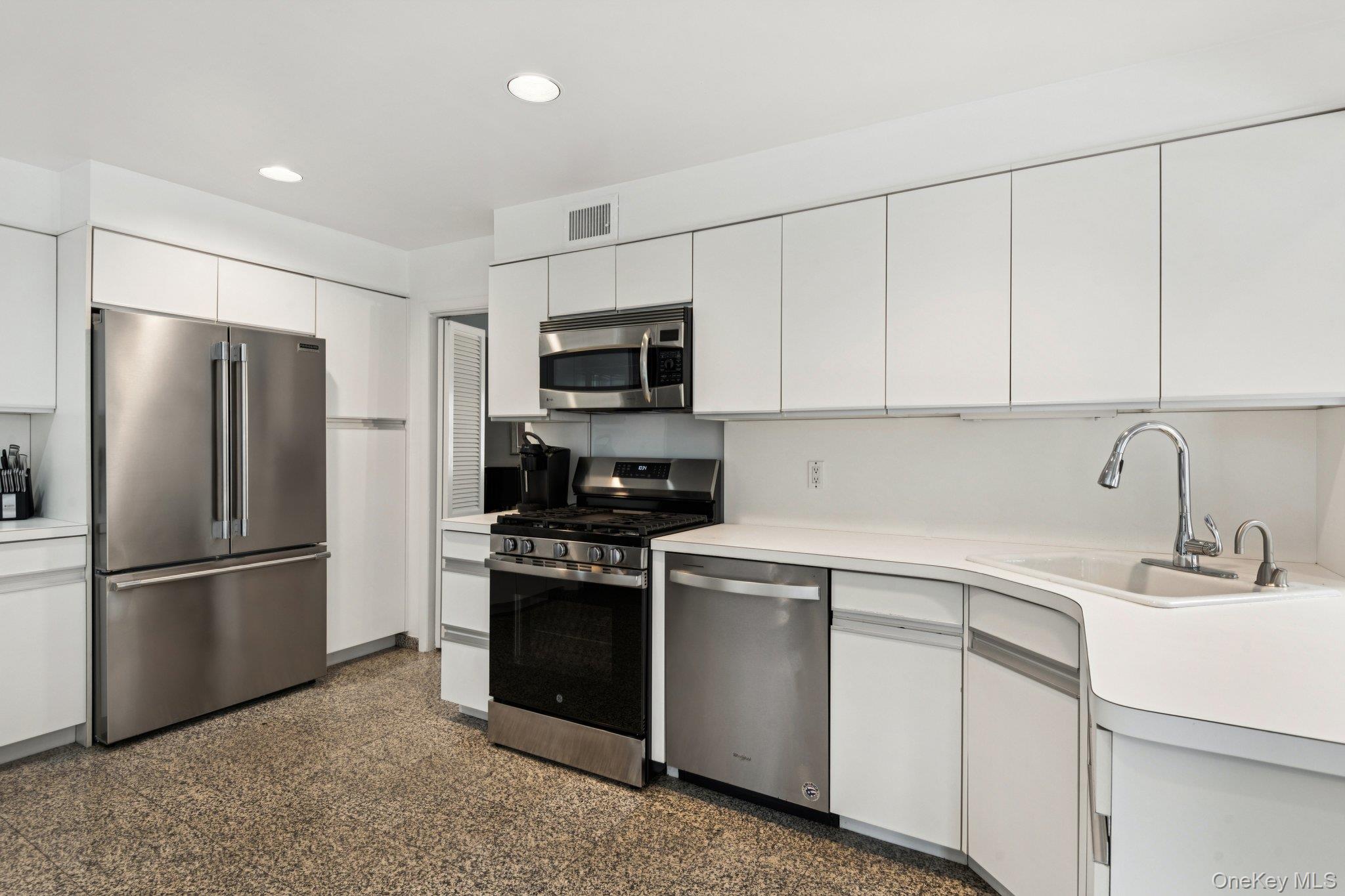 #15 photo, 987 S End, ナッソー郡 Woodmere , NY 11598