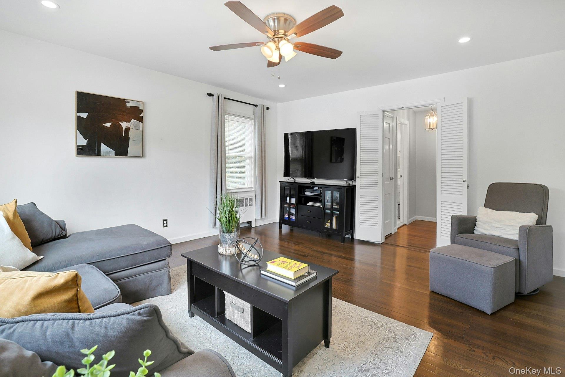 #18 photo, 225 Carol Avenue, Pelham , NY 10803