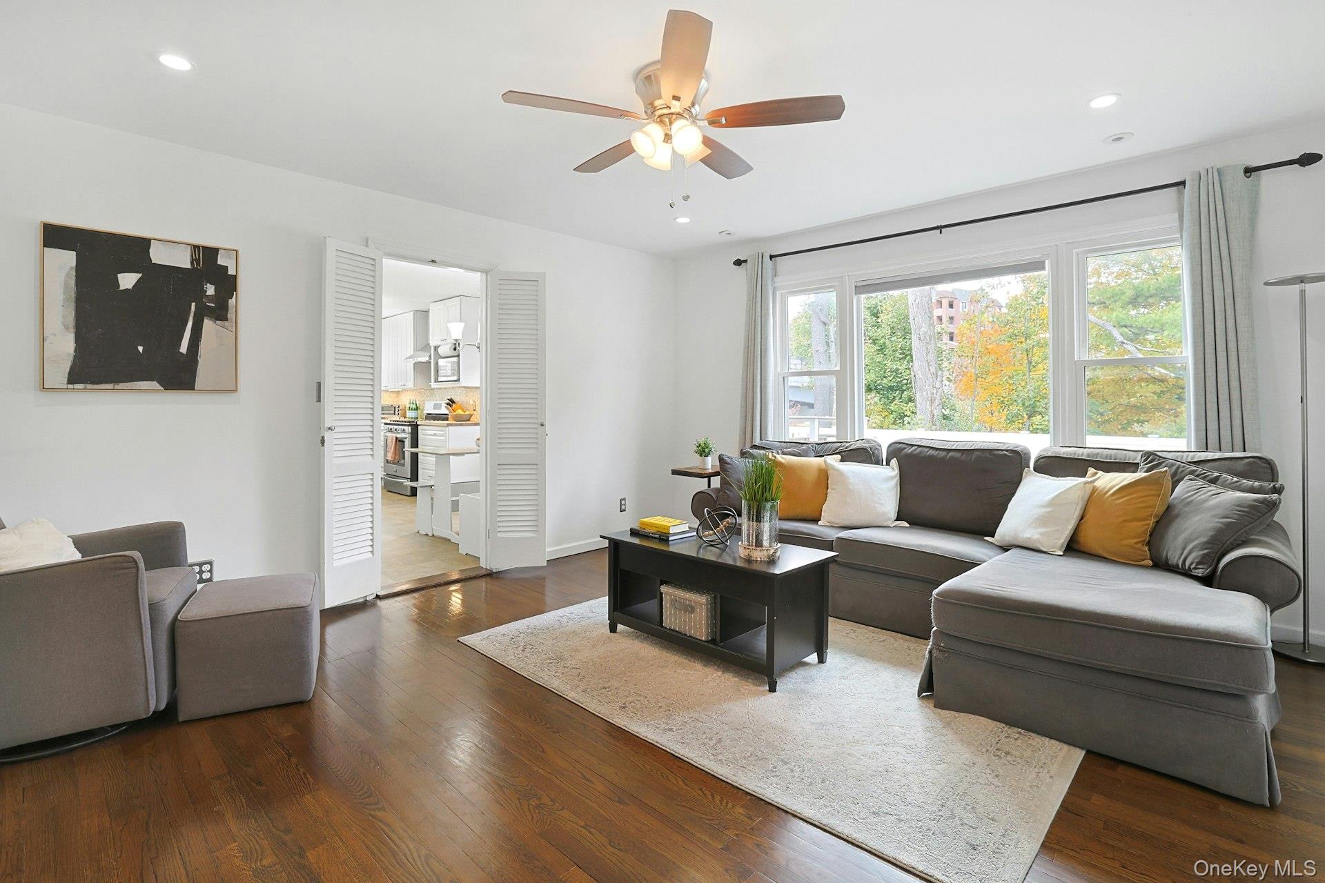 #20 photo, 225 Carol Avenue, Pelham , NY 10803