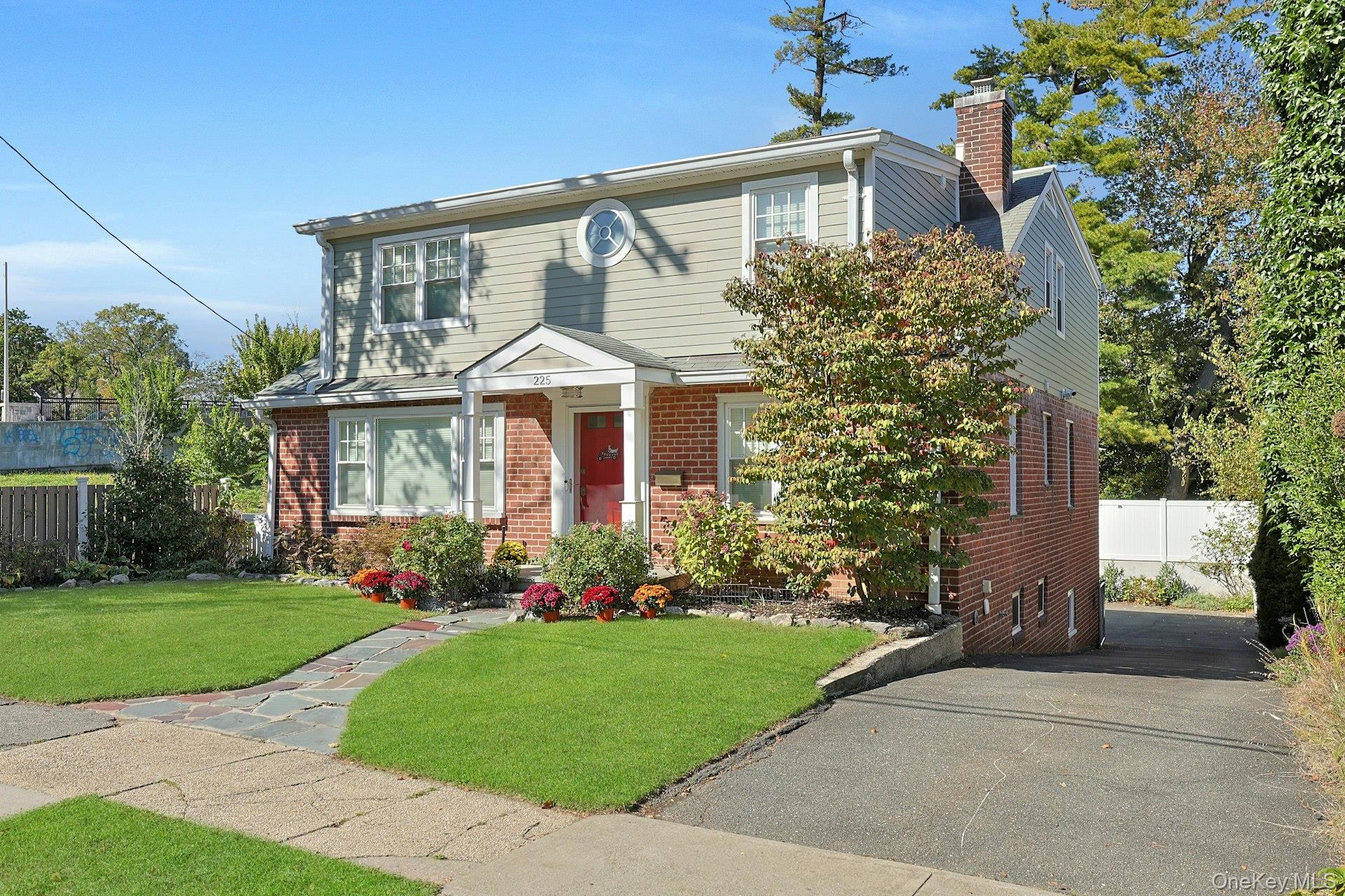 #3 photo, 225 Carol Avenue, Pelham , NY 10803