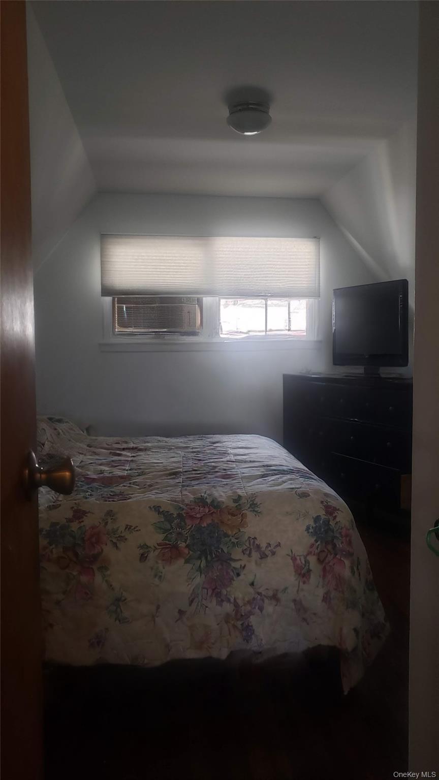 #13 photo, 869 Olmstead Avenue, Bronx , NY 10473