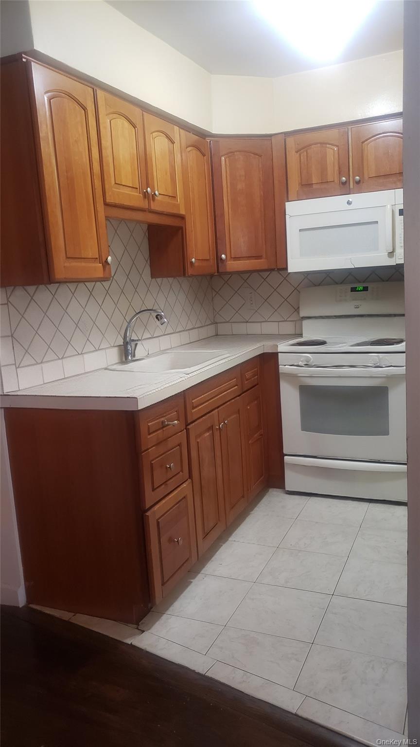 #3 photo, 869 Olmstead Avenue, Bronx , NY 10473